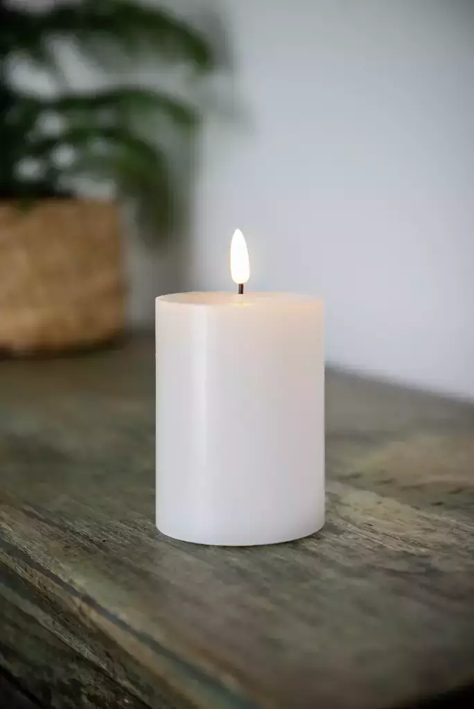 AIRAM LED-PÖYTÄKYNTTILÄ 10CM AJASTIMELLA - Jouluvalot ja kausivalot - 9631 - 1